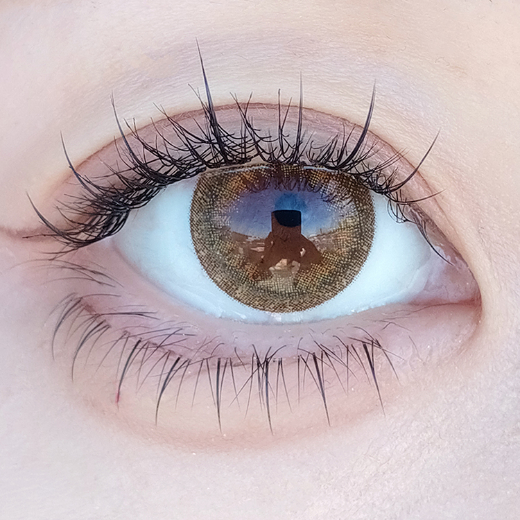 グロスベージュ